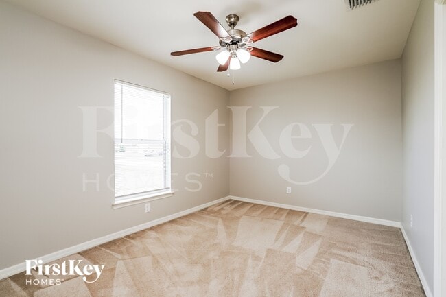 Building Photo - 2026 NW 10th Ave