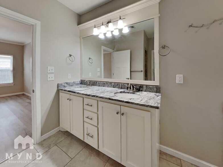 Building Photo - 12924 Firerock Cir