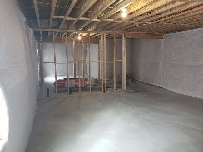 Building Photo - Trails and more at this Harvest Park Home in Mapleton!!