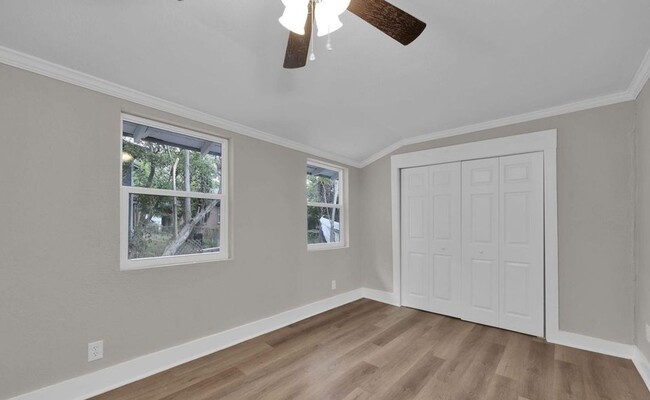 Building Photo - Charming 2-Bed, 1-Bath House