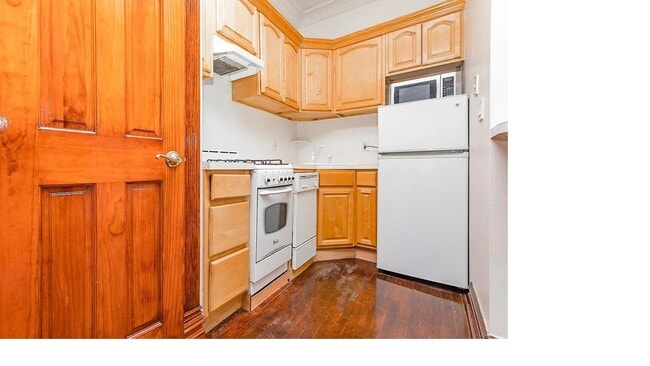 Building Photo - 1079 Broadway