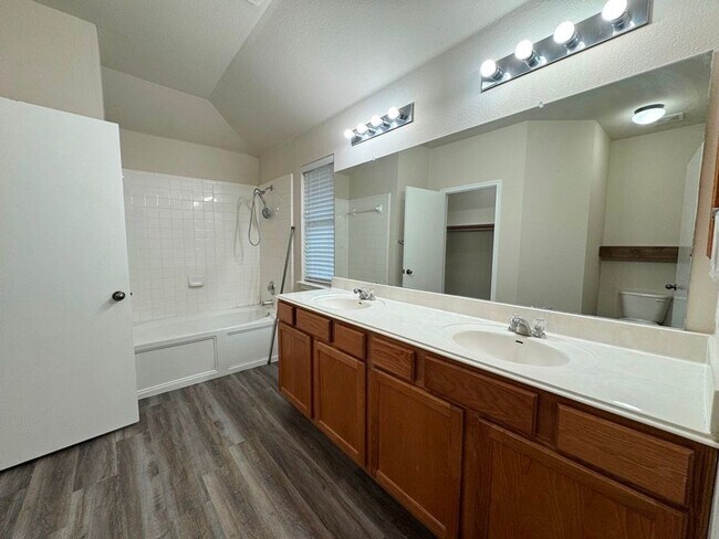 Building Photo - One-story brick home in popular Stoneridge Subdivision!