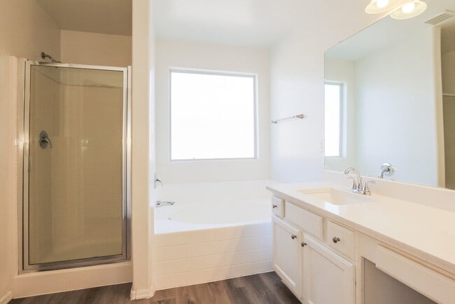 Building Photo - 2322 S 65th Dr