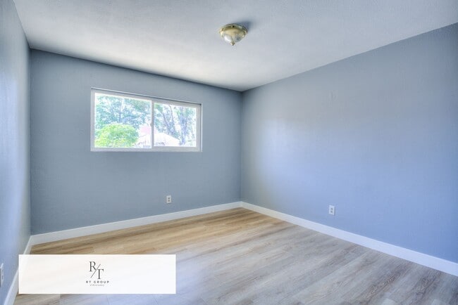 Building Photo - Spacious 4-Bedroom Home on Nearly 1 Acre –...