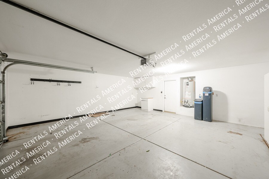 Building Photo - 2305 E Cherry Hills Pl