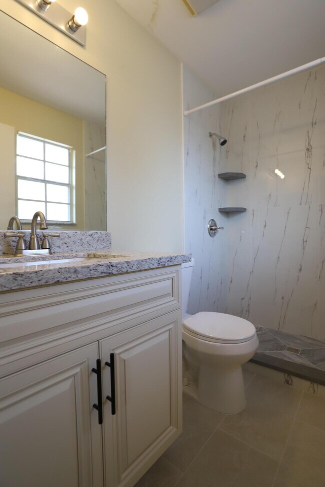 Building Photo - 421 Cypress Way W