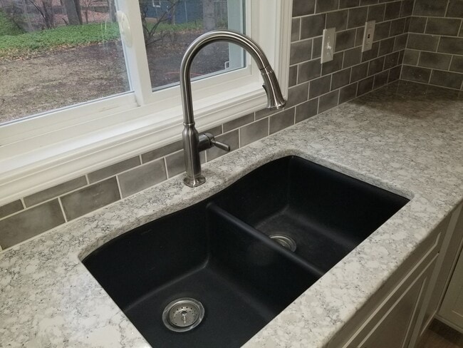 Building Photo - Gorgeous, Fully Upgraded/Renovated from to...