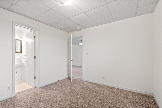 Building Photo - 211 N 5th St