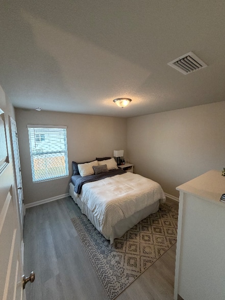 Building Photo - 24570 Broken Sound LP