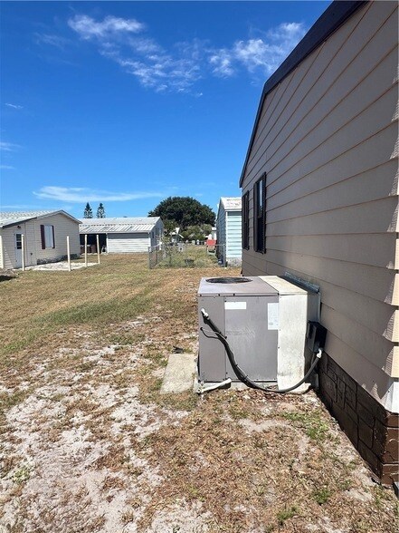 Building Photo - 812 Oleander Cir