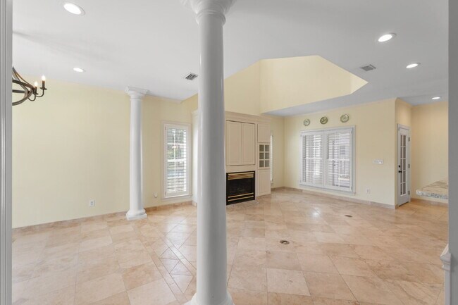 Building Photo - 3 bedroom/ 2.5 bathroom in Destin, FL!