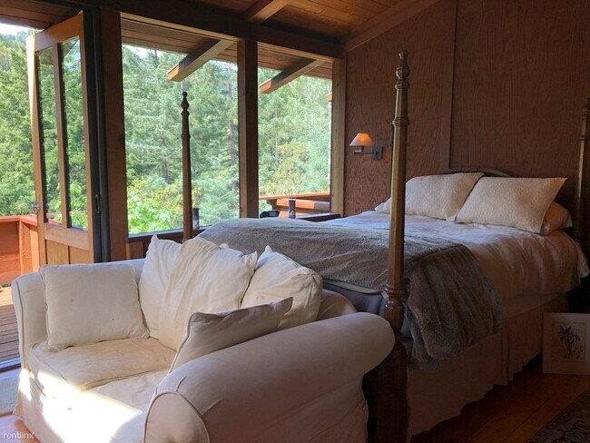 Building Photo - 625 Lovell Ave