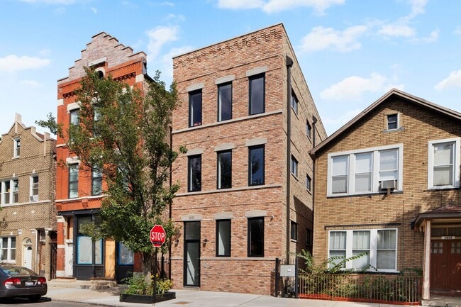 Primary Photo - 1833 S Throop St