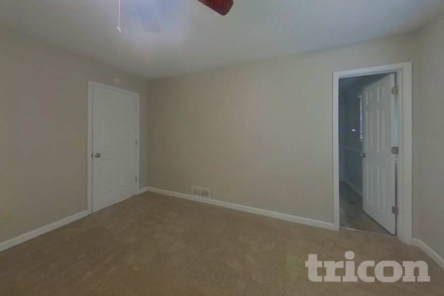 Building Photo - 120 Elberta Dr