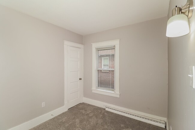 Building Photo - 521 Dale Ave