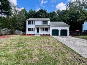 Building Photo - Gorgeous 4 Bedroom 2.5 Bath home in the he...