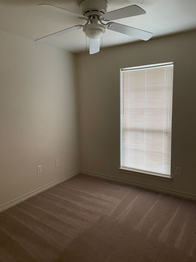 Building Photo - 3 BED, 2.5 BATH Townhouse; Close to ACU