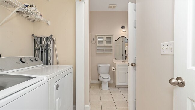 Building Photo - 4880 Dahlia Ct