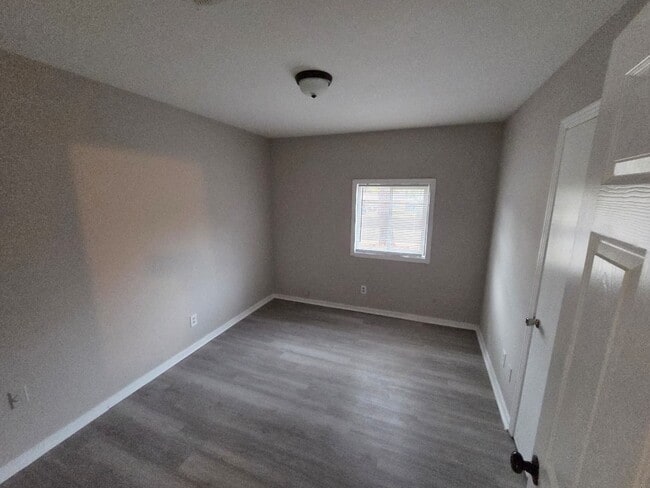 Building Photo - 1352 Dianne Dr