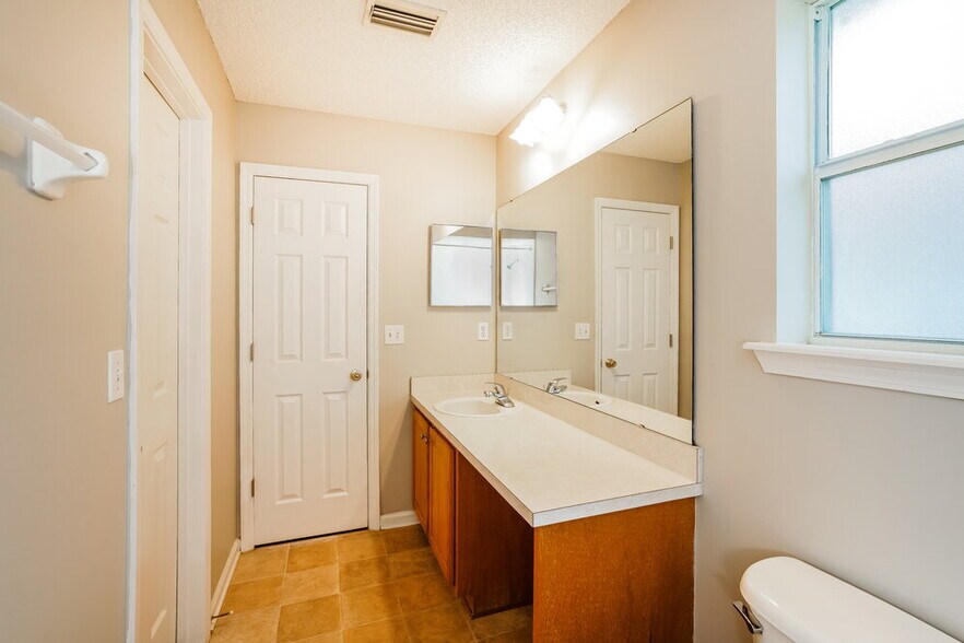 Building Photo - 3095 Seth Dr