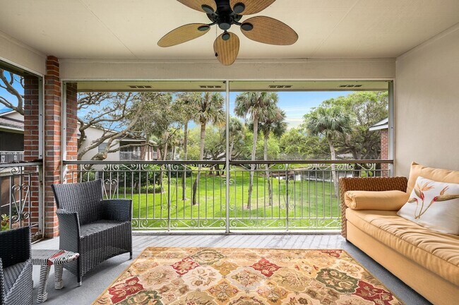 Building Photo - 2 Park Shores Cir