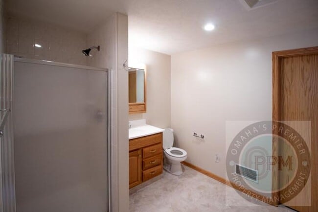 Building Photo - Fall Move in Special $800.00 off Deposit!!...