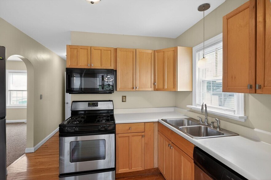 Building Photo - 1133 Milford St NE