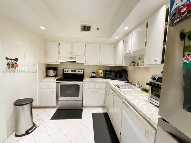 Building Photo - 919 Hillcrest Dr