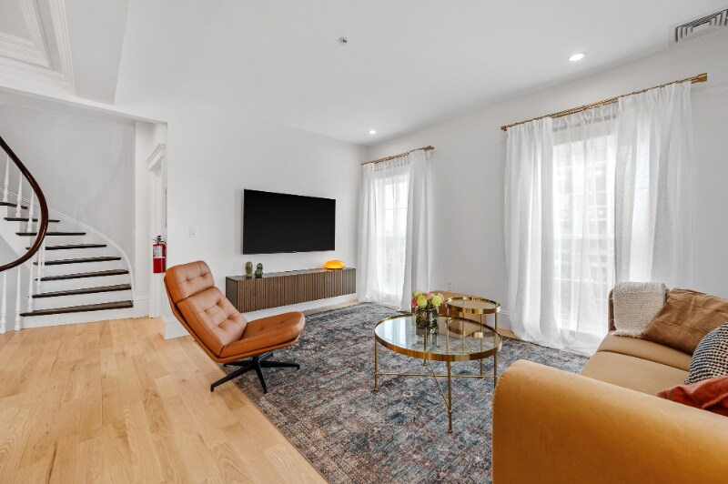 Building Photo - 30 E Main St