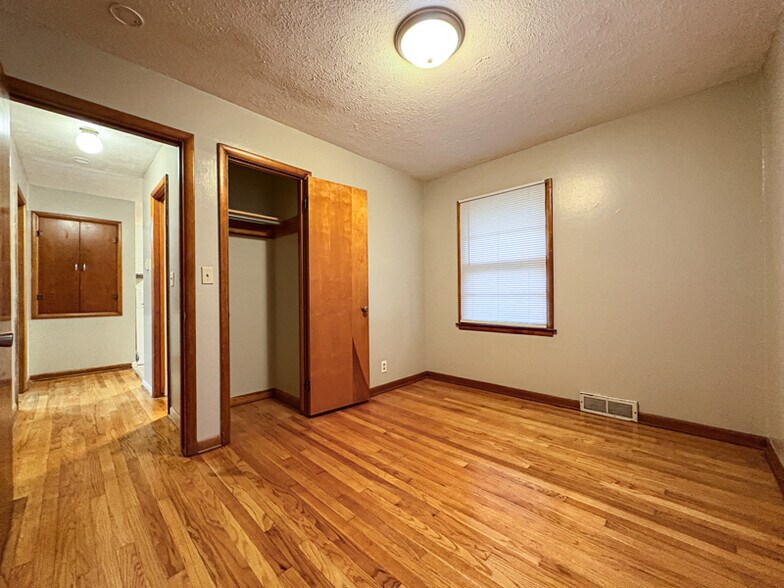 Building Photo - 5618 Huntington Ave