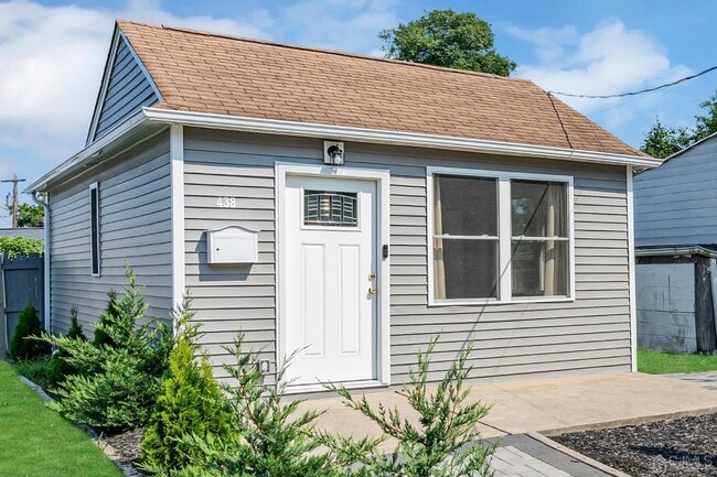 Primary Photo - 438 Brookside Ave
