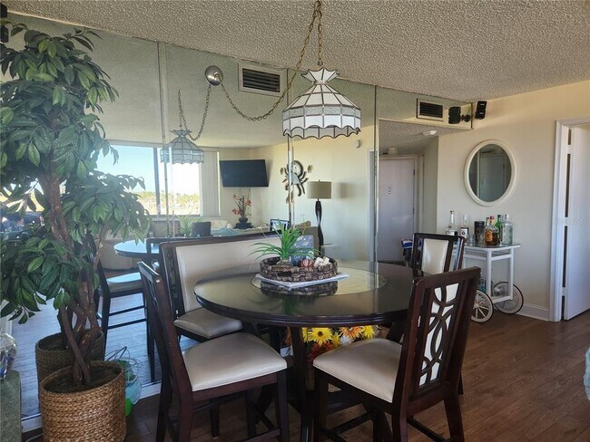 Building Photo - 6357 Bahia Del Mar Blvd S