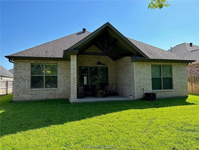 Building Photo - 15605 Long Creek Ln