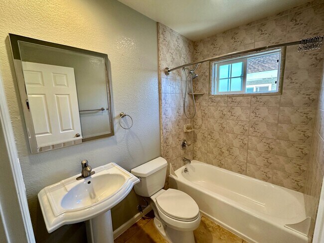 Building Photo - Remodeled Condo Near Transit