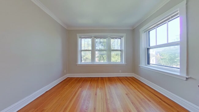 Interior Photo - 1331-41 W. Addison
