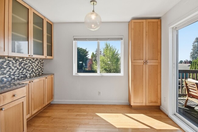 Building Photo - 2bd/1ba Kirkland Home