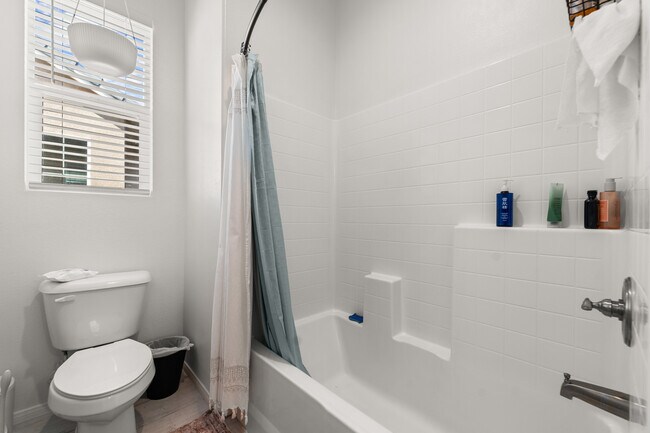 Building Photo - 1321 Ortega St