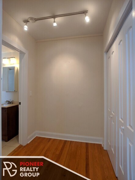 Building Photo - 618 W Patterson Ave
