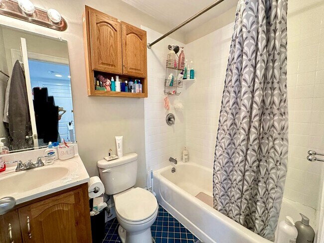 Building Photo - 9/1 No Fee! Large 2-level 4BR/2BA near Brigham Circle, Longwood, NU!