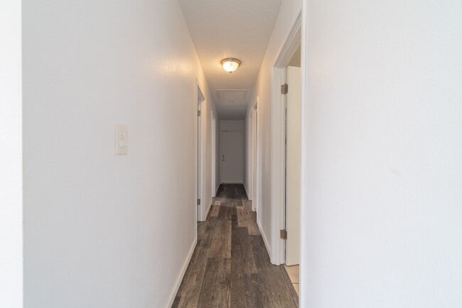 Building Photo - Fully remodeled, spacious 3BR/1.5BA/2PKG near Waikele