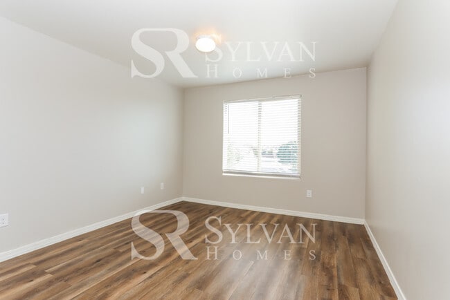 Building Photo - The living is easy in this 5 bedroom, 3 ba...