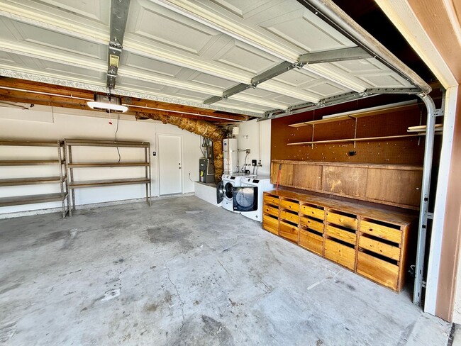 Building Photo - Nice Single Story Home