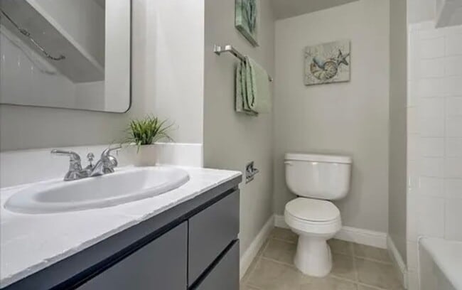 Building Photo - Spacious Single Family Home