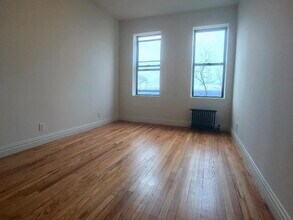 Building Photo - "Charming 1-Bedroom Haven on Cabrini Blvd – 600 Sq Ft of Cozy Comfort!"