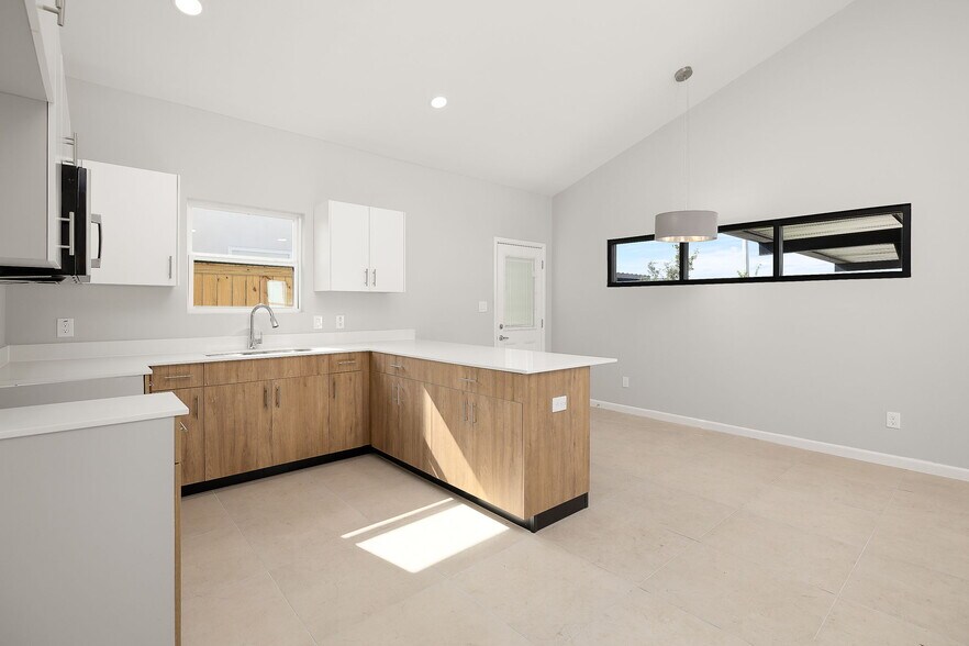 Building Photo - 408 Sparrow Rd