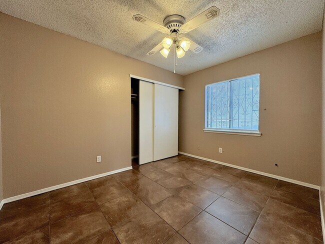 Building Photo - Northeast El Paso 3 Bed Refrig A/C with Pool!