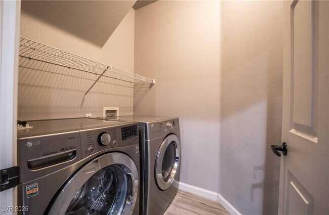 Building Photo - 5994 Attavilla Dr