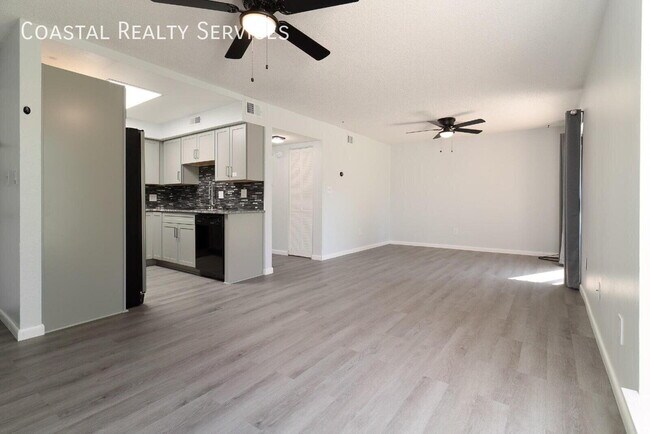 Building Photo - 308 Miracle Strip Pkwy SW