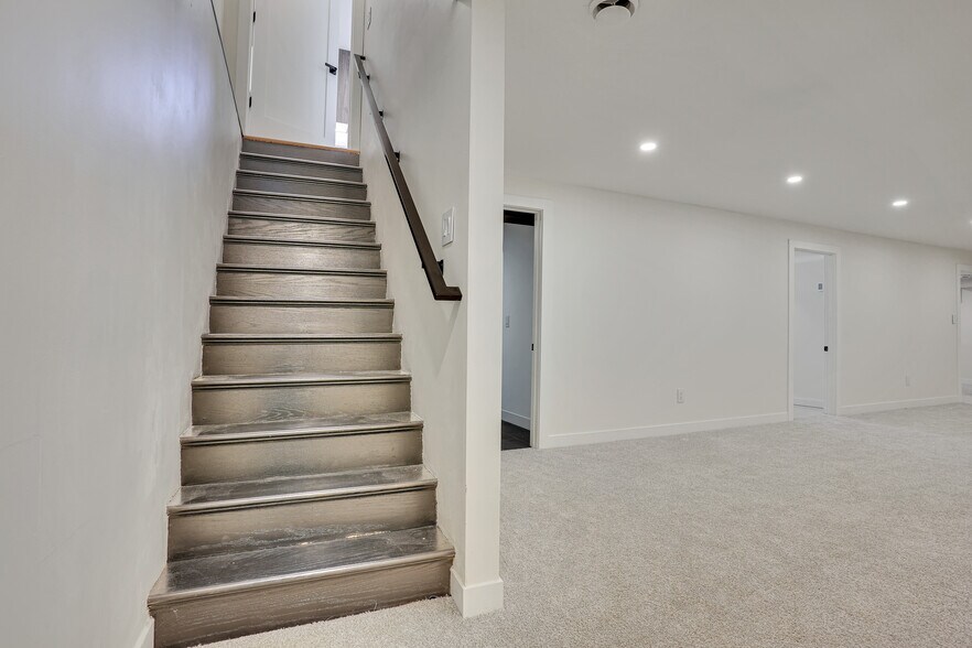 Building Photo - 3412 W 132nd St