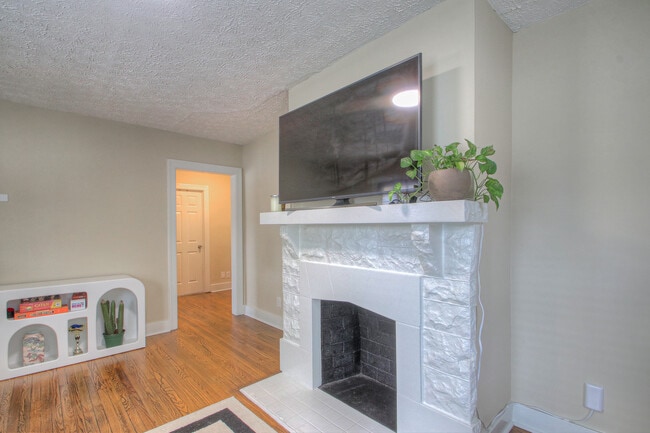 Building Photo - 1609A Cahal Ave